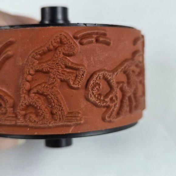 Stampin Around Rollagraph Handle and 10 Assorted Stamps to Fit - Picture 3 of 16